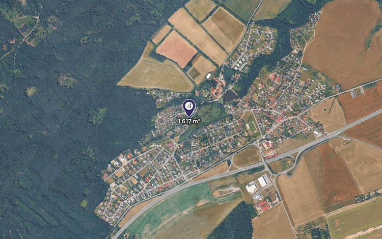 Stavební pozemek 1617 m2 s potenciálem v obci Řitka